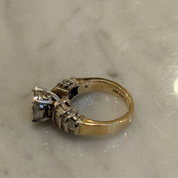 GOLD & DIAMOND Cushion Ring with Baguette Shoulders, 14K Circa 1990s - Picture 5 of 6